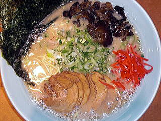 丼にラーメンを装う