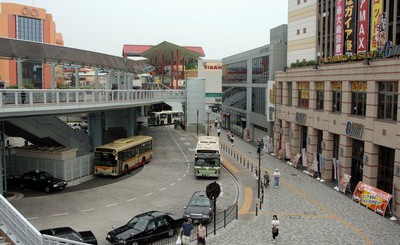 小田急線、相鉄線海老名駅